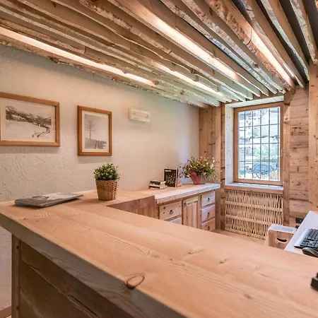 君西艾尼拉农舍住宿 3* 乌尔克斯