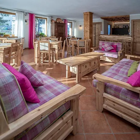 公寓式酒店 君西艾尼拉农舍住宿 3*